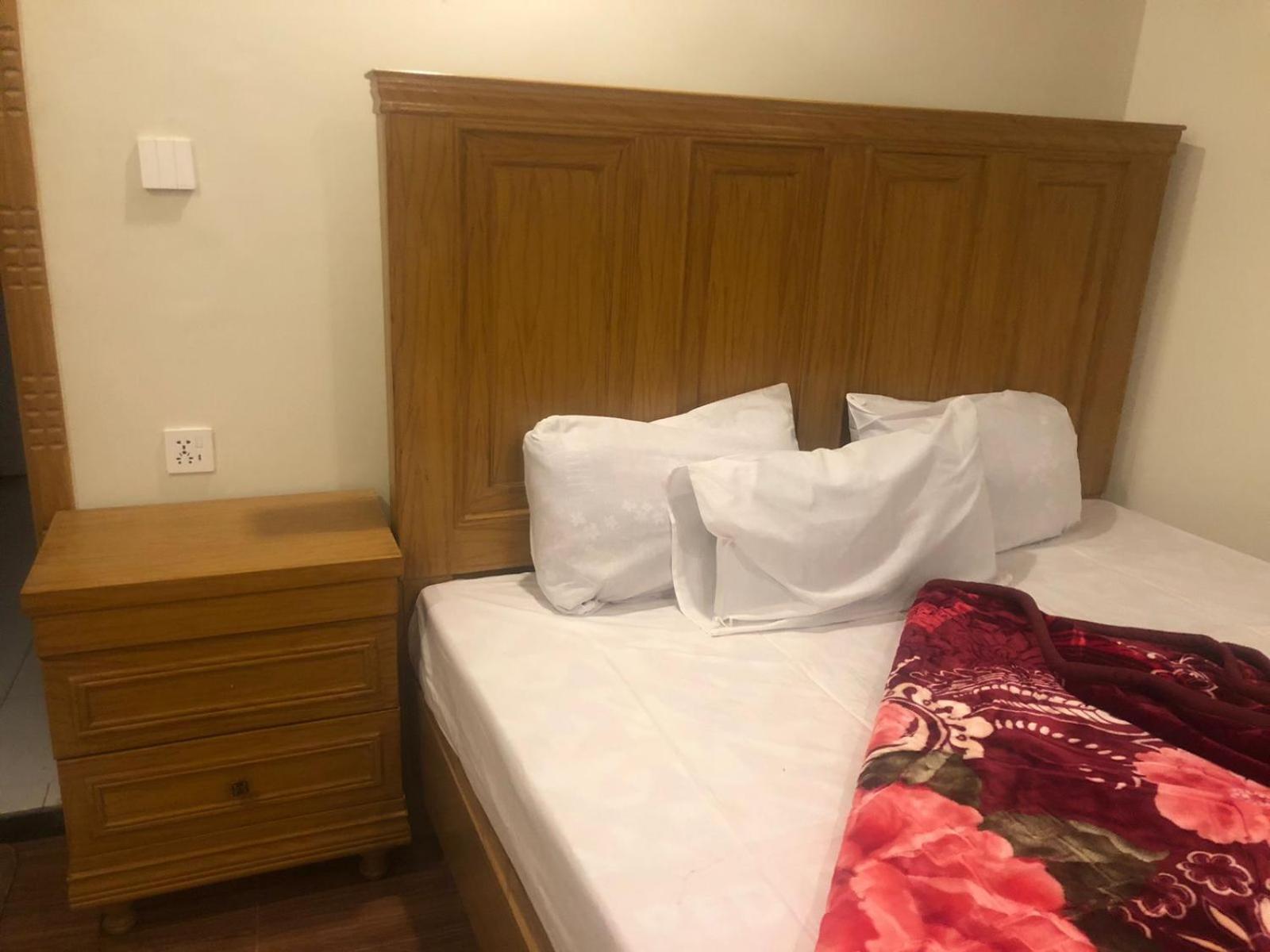 Al Buraq Hotel 이슬라마바드 외부 사진